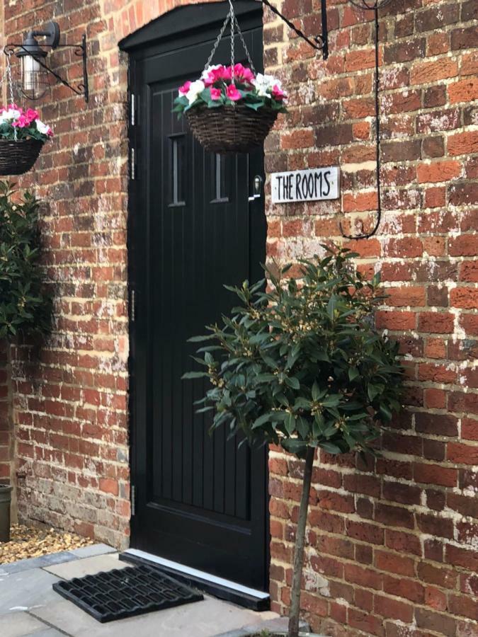 ホテル The Kings Head Whiteparish エクステリア 写真